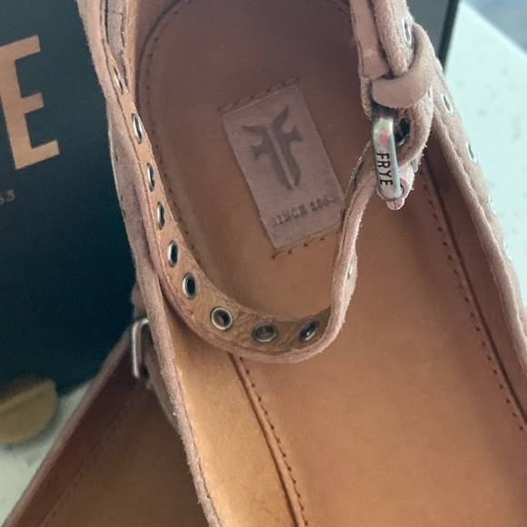🔥 LIKE NEW! Frye Sienna Grommet Ankle Flats - Picture 4 of 9
